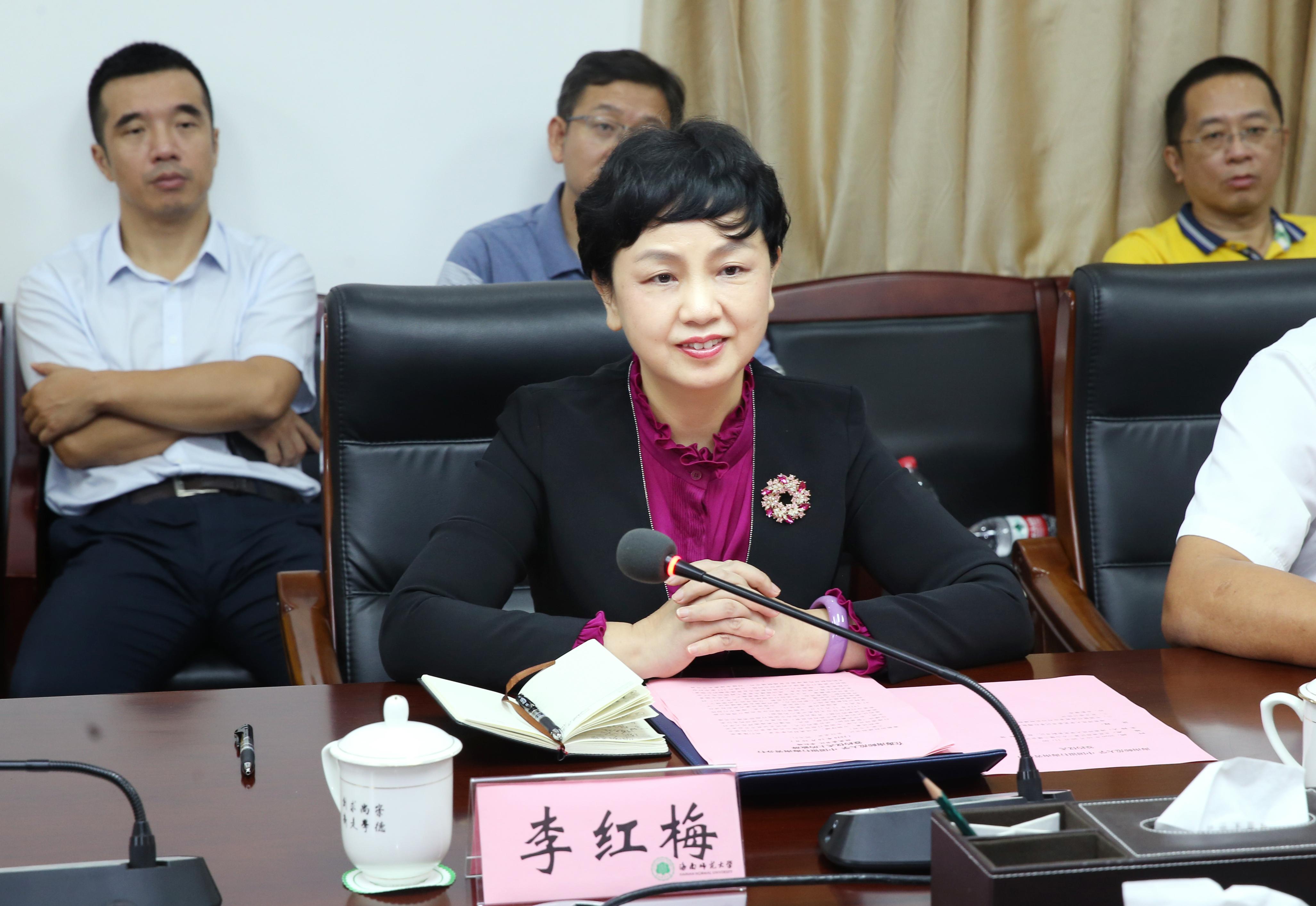 海南，热带天堂的多彩画卷