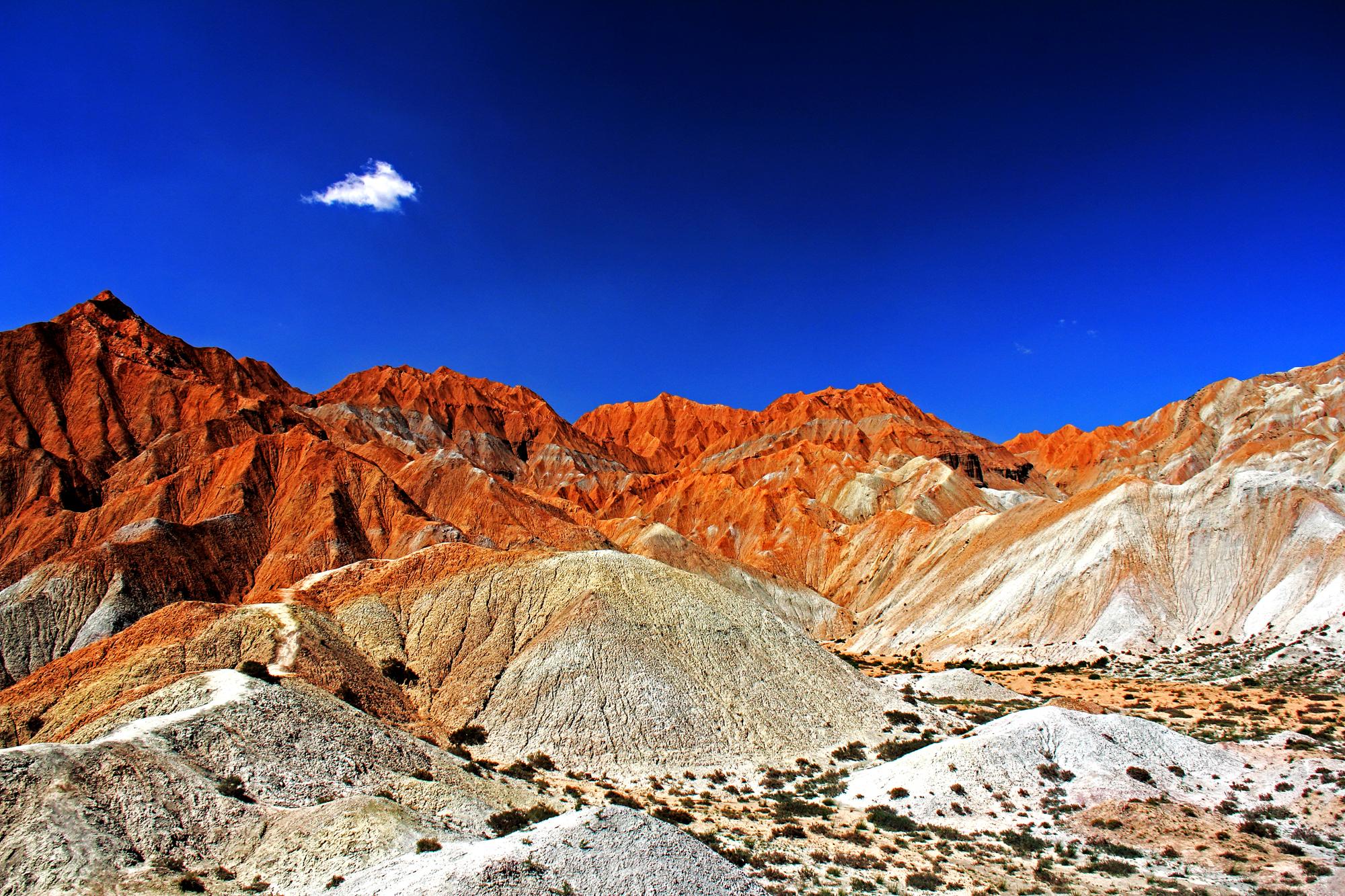 高原瑰宝，青海的自然奇观之旅