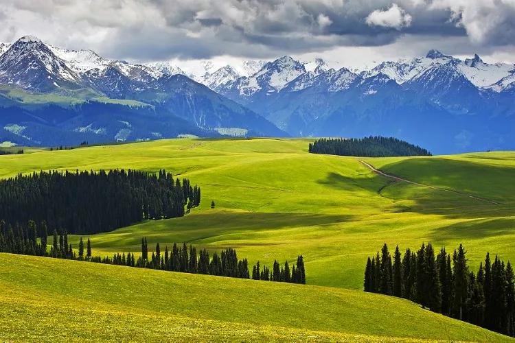 新疆，丝绸之路上的多元文化璀璨之地